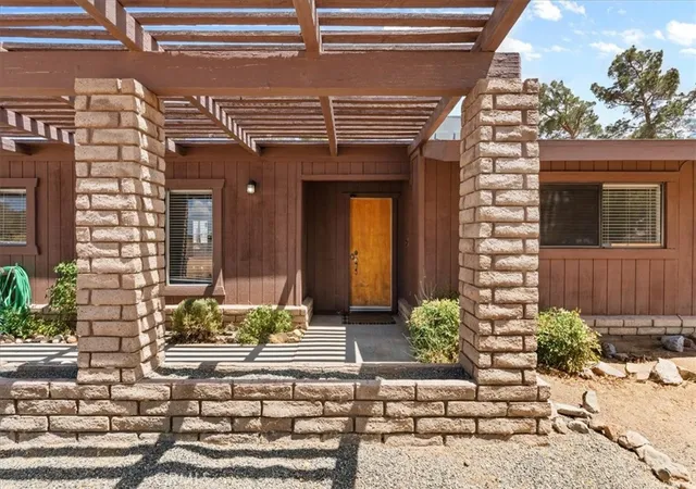 Photo 3 of Single family home for sale at 19801 Talihina, Apple Valley, CA 92307 | MLS# CV26149562 | Listing updated on 2026-09-29