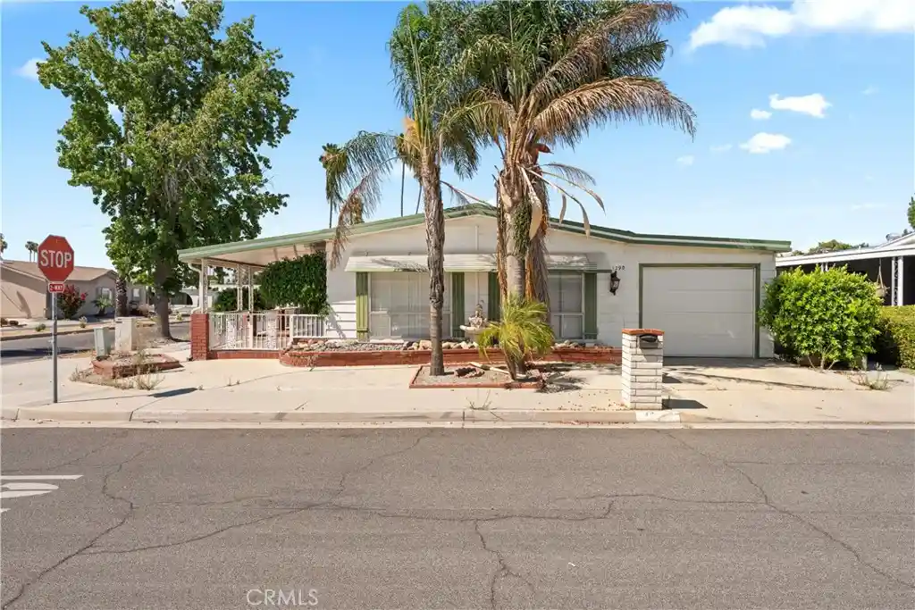 Photo 1 of Sale Pending at 1290 Vista Grande, Hemet, CA 92543 | MLS# SW26155128 | Listing updated on 2026-08-13