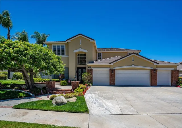 Photo 2 of Mansion for sale at 2560 Galicia, La Verne, CA 91750 | MLS# CV26153961 | Listing updated on 2026-10-06