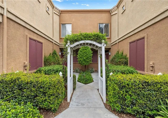 Photo 2 of Sale Pending at 26975 Hillsborough #88, Valencia, CA 91354 | MLS# SR26153325 | Listing updated on 2026-10-05