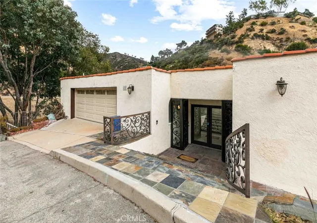 Photo 2 of Single family home for sale at 631 Caleb St, Glendale, CA 91202 | MLS# GD26146219 | Listing updated on 2026-10-03