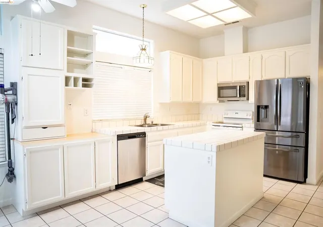 Photo 3 of Single family home for sale at 4808 Pineview Way, Antioch, CA 94531 | MLS# 41141807 | Listing updated on 2026-09-25