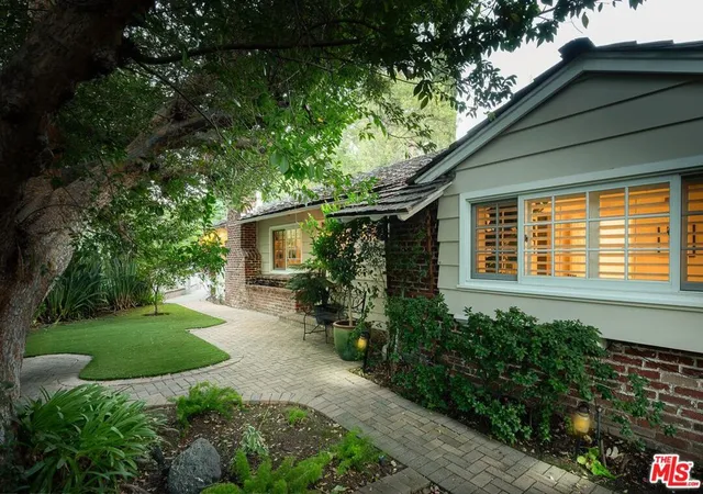 1st image of 3931 Woodcliff Rd, Sherman Oaks, CA 91403 | MLS# 26860331