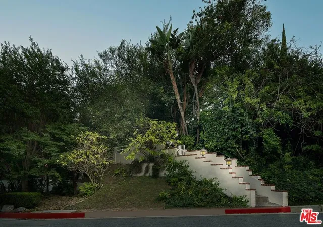 30th image of 3931 Woodcliff Rd, Sherman Oaks, CA 91403 | MLS# 26860331