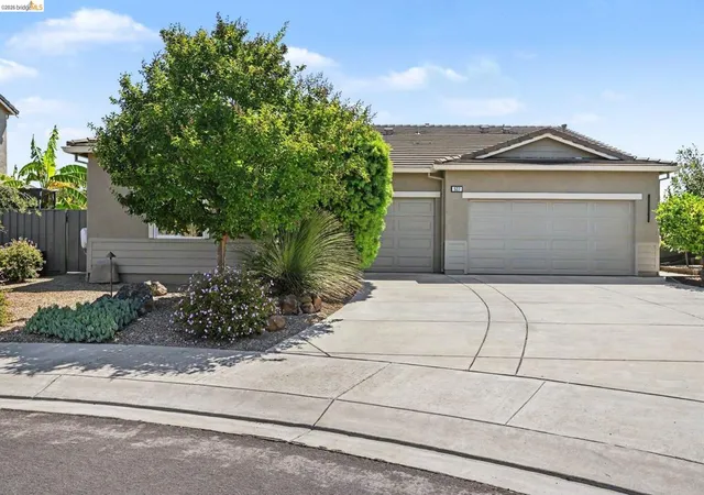 Photo 1 of Sale Pending at 527 Peyton Ct, Oakley, CA 94561 | MLS# 41141810 | Listing updated on 2026-09-04