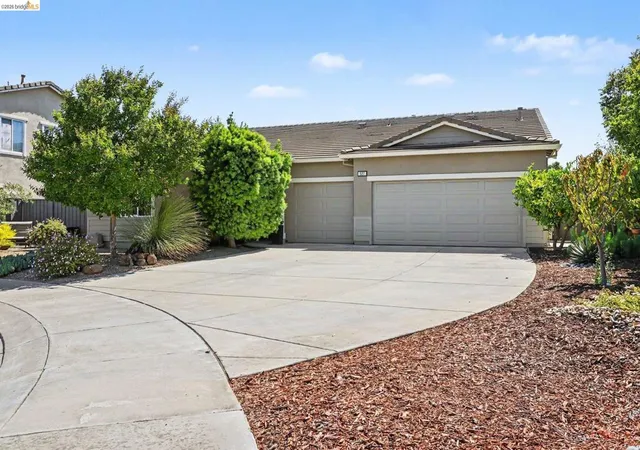 Photo 2 of Sale Pending at 527 Peyton Ct, Oakley, CA 94561 | MLS# 41141810 | Listing updated on 2026-09-04