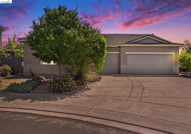 Photo 3 of Sale Pending at 527 Peyton Ct, Oakley, CA 94561 | MLS# 41141810 | Listing updated on 2026-09-04