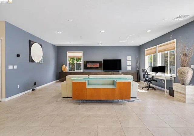 Photo 3 of Sale Pending at 527 Peyton Ct, Oakley, CA 94561 | MLS# 41141810 | Listing updated on 2026-09-04