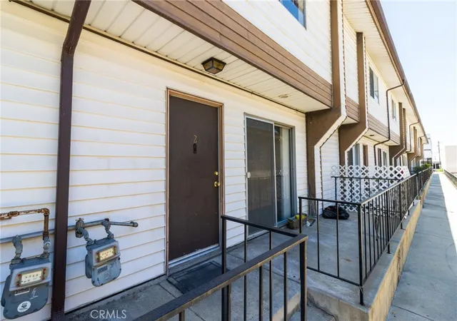 Photo 3 of Townhouse for sale at 7115 Etiwanda #2, Reseda, CA 91335 | MLS# SR26144737 | Listing updated on 2026-10-05