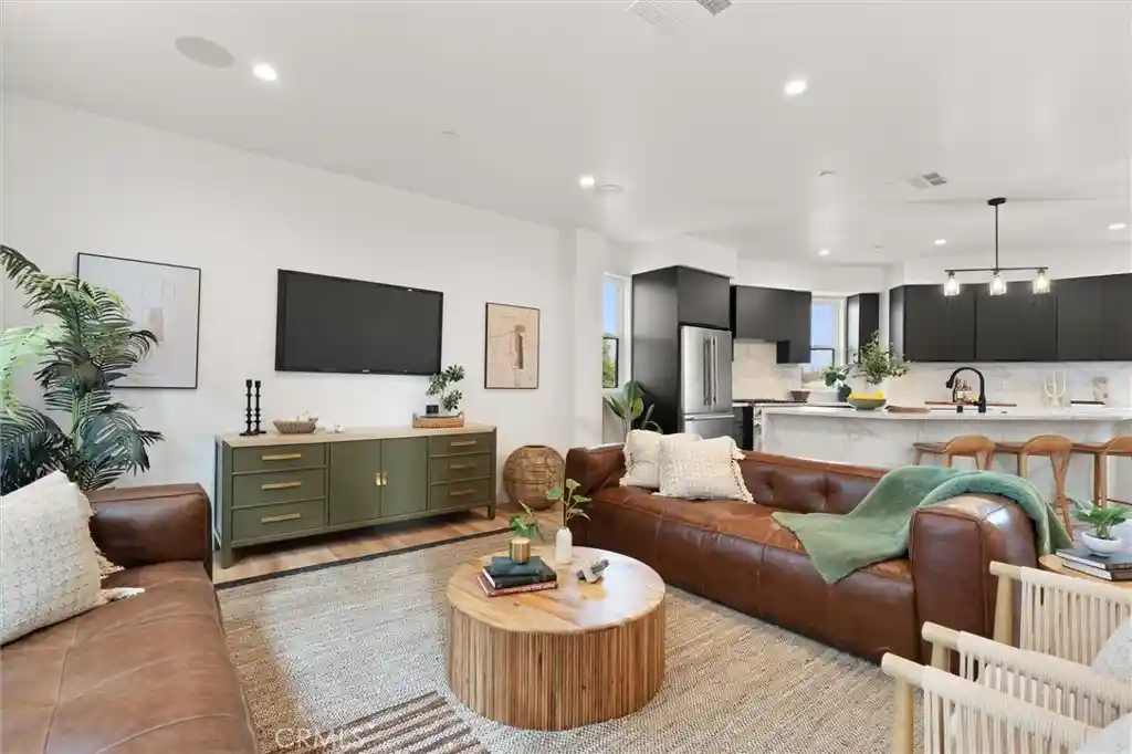 Photo 1 of Sale Pending at 6059 N Tujunga Ave, North Hollywood, CA 91606 | MLS# SB26155298 | Listing updated on 2026-10-20