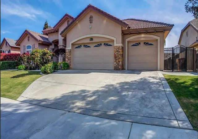 Photo 2 of Sale Pending at 9813 Fitzgerald, Bakersfield, CA 93311 | MLS# SR26154656 | Listing updated on 2026-10-02