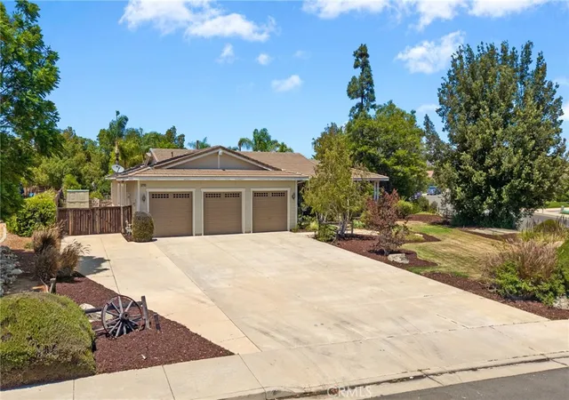 Photo 3 of Sale Pending at 42248 Chisolm Trl, Murrieta, CA 92562 | MLS# SW26155301 | Listing updated on 2026-09-11