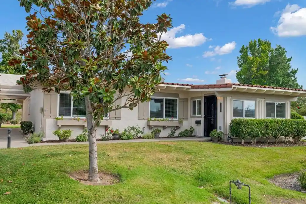 Listing Photo 2 - Condo for sale in 12435 Rios Rd located at 12435 Rios Rd, San Diego, CA 92128 - Unit 12435 Rios Rd