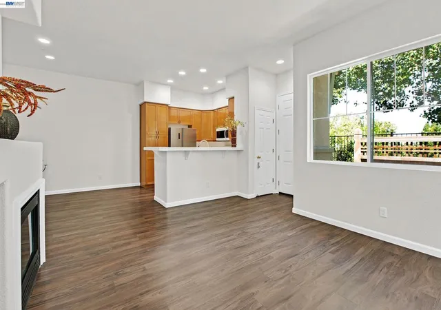 Listing Photo 5 - Condo for sale in building located at 341 Imagination Pl, Milpitas, CA 95035
