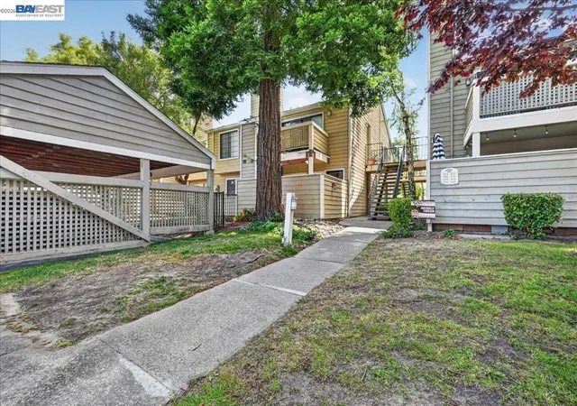 Photo 3 of Sale Pending at 242 Eastridge Dr, San Ramon, CA 94582 | MLS# 41141842 | Listing updated on 2026-10-04