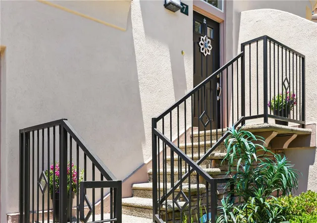 Photo 4 of Condo for sale at 7 Emeraude, Aliso Viejo, CA 92656 | MLS# PW26149075 | Listing updated on 2026-09-03