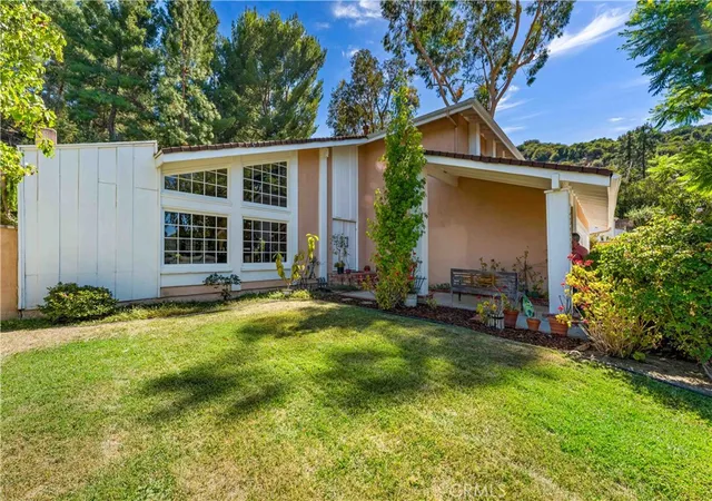 Photo 3 of Single family home for sale at 19932 Turnberry, Tarzana, CA 91356 | MLS# SR26152384 | Listing updated on 2026-10-03