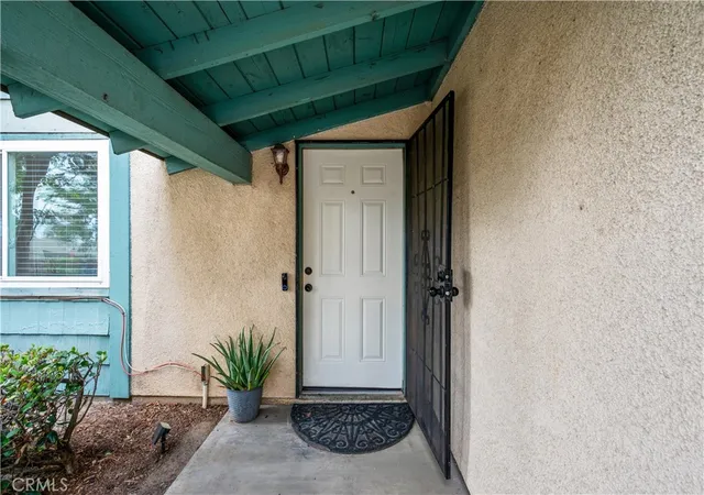 Listing Photo 4 - Condo for sale in building located at 1373 Wheaton Wy, Riverside, CA 92507