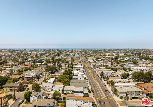 Homes for sale in Manhattan Beach, CA | 1466 Manhattan Beach Boulevard, Manhattan Beach, CA 90266 | Houzeo