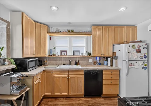 Photo 3 of Sale Pending at 225 N Juanita, Redondo Beach, CA 90277 | MLS# SB26154611 | Listing updated on 2026-09-23