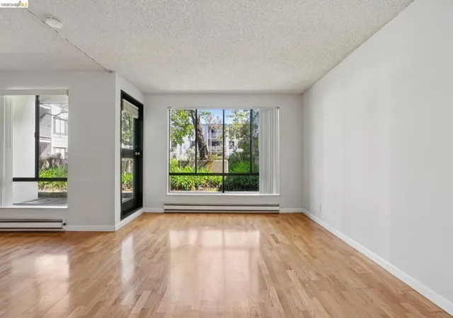 1st image of 9 Commodore Dr #A207, Emeryville, CA 94608 | MLS# 41141892