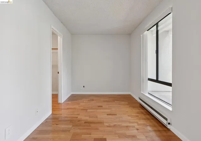 3rd image of 9 Commodore Dr #A207, Emeryville, CA 94608 | MLS# 41141892
