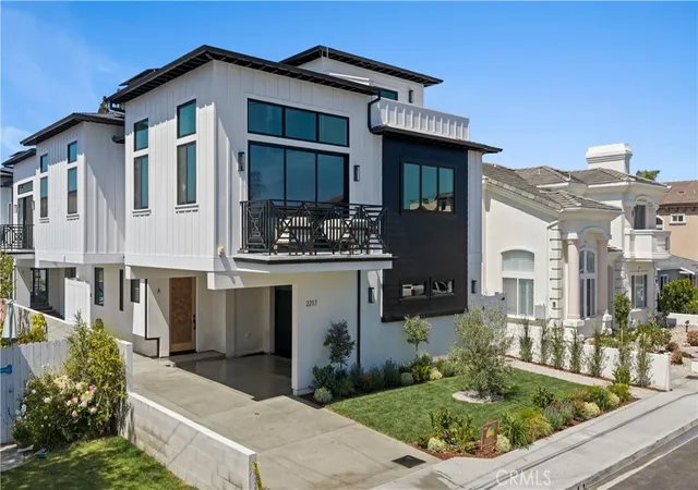 Photo 1 of Townhouse for sale at 2217 Bataan Rd #B, Redondo Beach, CA 90278 | MLS# SB26155617 | Listing updated on 2026-10-11