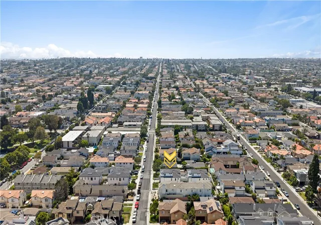 Photo 4 of Townhouse for sale at 2217 Bataan Rd #B, Redondo Beach, CA 90278 | MLS# SB26155617 | Listing updated on 2026-10-11