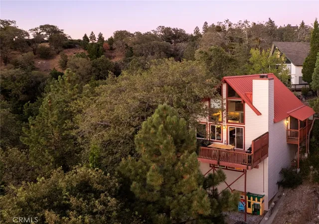 Photo 2 of Sale Pending at 1260 Yukon Ct, Lake Arrowhead, CA 92352 | MLS# IG26155343 | Listing updated on 2026-10-02