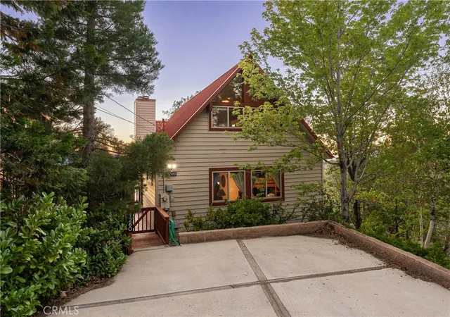Photo 3 of Sale Pending at 1260 Yukon Ct, Lake Arrowhead, CA 92352 | MLS# IG26155343 | Listing updated on 2026-10-02