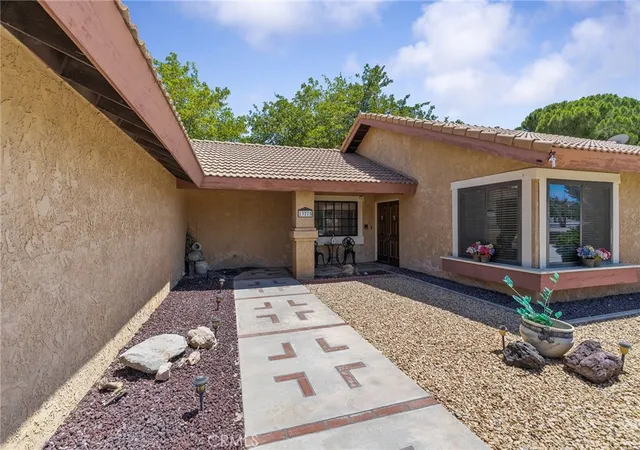 Photo 3 of Single family home for sale at 13275 Shawnee, Apple Valley, CA 92308 | MLS# CV26155713 | Listing updated on 2026-10-04