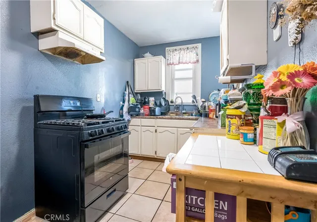 Photo 2 of Sale Pending at 821 W 823 98th Street, Los Angeles, CA 90044 | MLS# SR26125409 | Listing updated on 2026-10-05