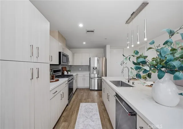 Listing Photo 4 - Condo for sale in building located at 4140 Glencoe Ave, Marina Del Rey, CA 90292 - Unit #202