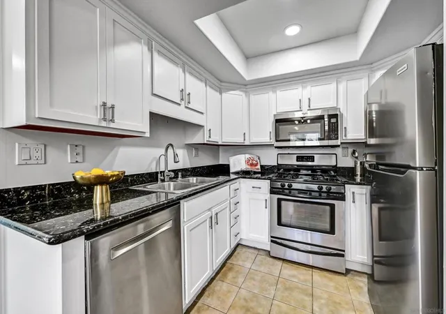 Listing Photo 1 - Condo for sale in building located at 100 Sea Cliff, Oceanside, CA 92056 - Unit #106