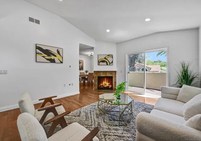 Listing Photo 3 - Condo for sale in building located at 100 Sea Cliff, Oceanside, CA 92056 - Unit #106