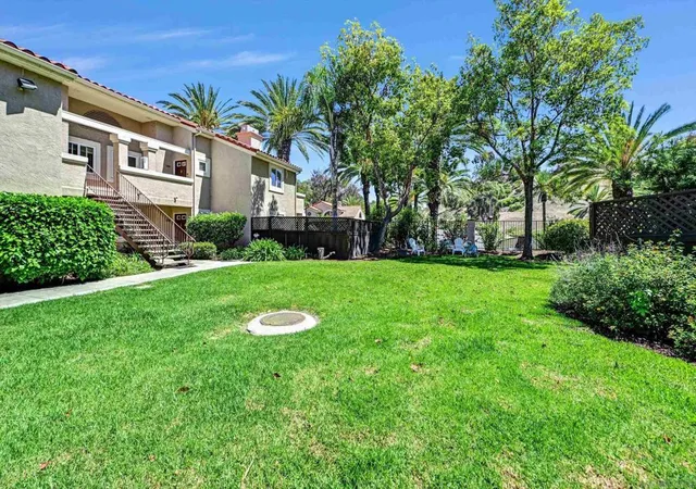 Listing Photo 4 - Condo for sale in building located at 100 Sea Cliff, Oceanside, CA 92056 - Unit #106