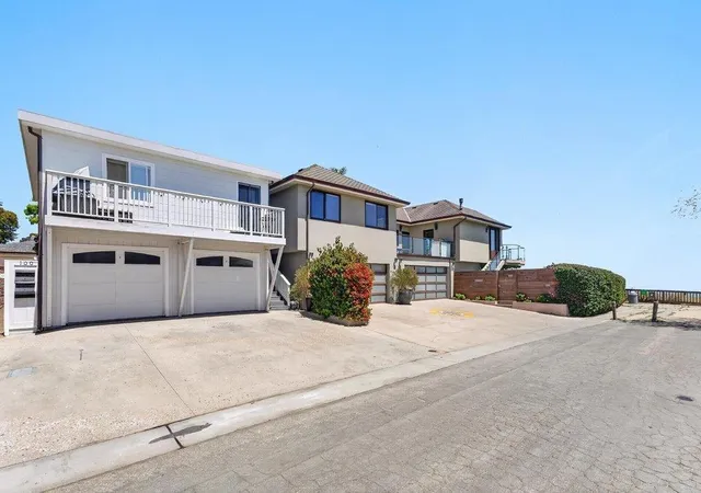 Photo 3 of Single family home for sale at 100 Oakland, Capitola, CA 95010 | MLS# ML82054538 | Listing updated on 2026-10-11
