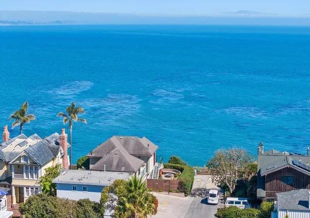Photo 3 of Single family home for sale at 100 Oakland, Capitola, CA 95010 | MLS# ML82054538 | Listing updated on 2026-10-11