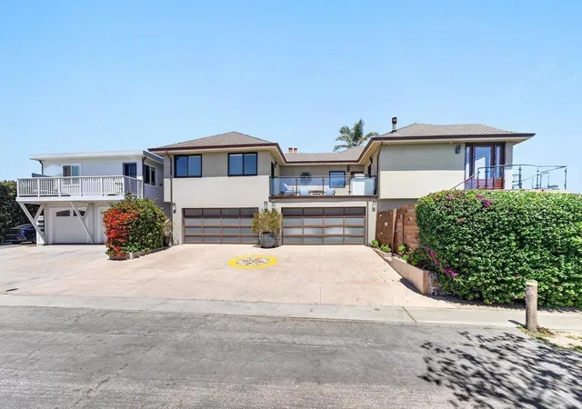 Photo 4 of Single family home for sale at 100 Oakland, Capitola, CA 95010 | MLS# ML82054538 | Listing updated on 2026-10-11