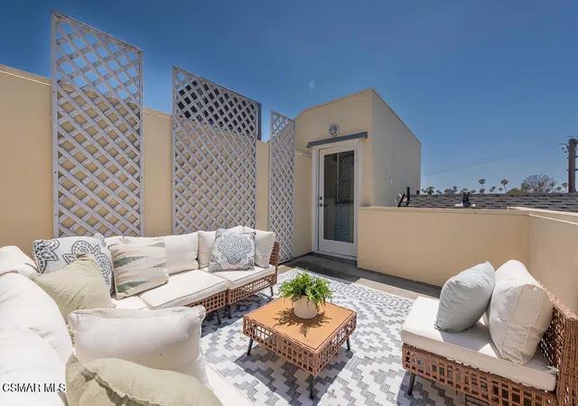 Homes for sale in Santa Monica, CA | 1238 22nd St #3, Santa Monica, CA 90404 | MLS# 226003403