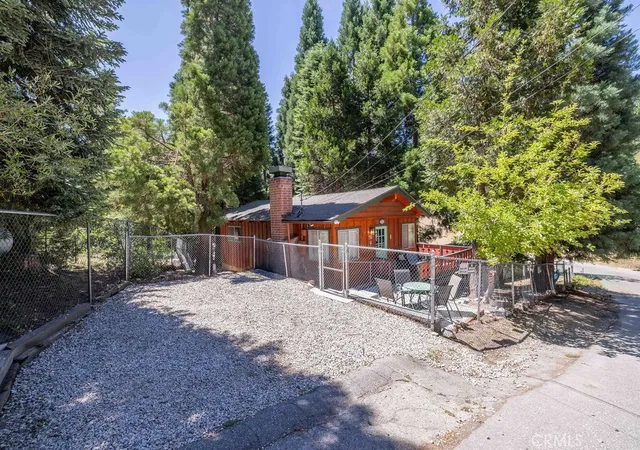 Photo 3 of Single family home for sale at 2383 Secret, Running Springs, CA 92382 | MLS# IG26155967 | Listing updated on 2026-09-12