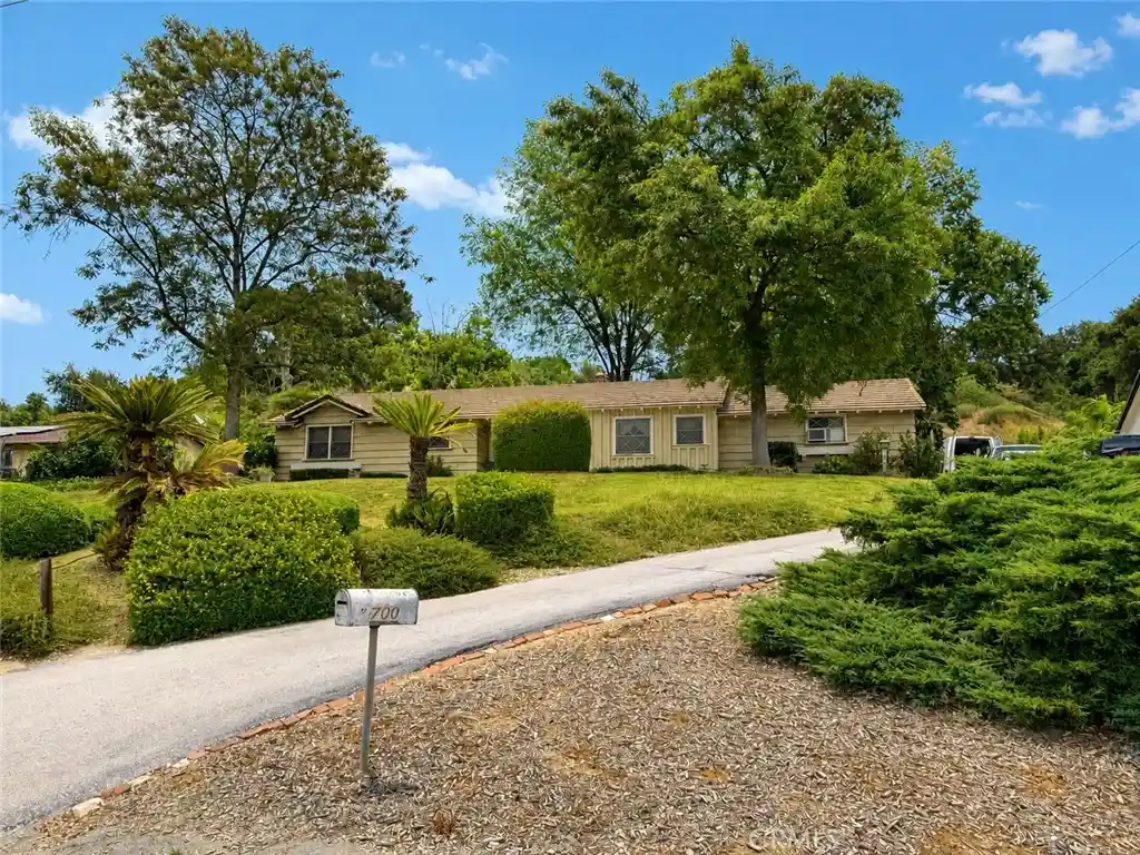 Photo 1 of Sale Pending at 700 S Corrida Dr, Covina, CA 91724 | MLS# SR26154783 | Listing updated on 2026-08-25
