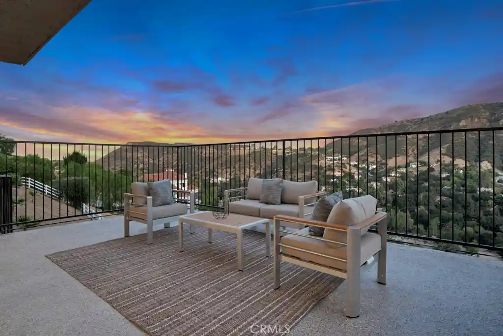 Photo 1 of Single family home for sale at 30 Stagecoach Rd, Bell Canyon, CA 91307 | MLS# SR26154108 | Listing updated on 2026-10-18