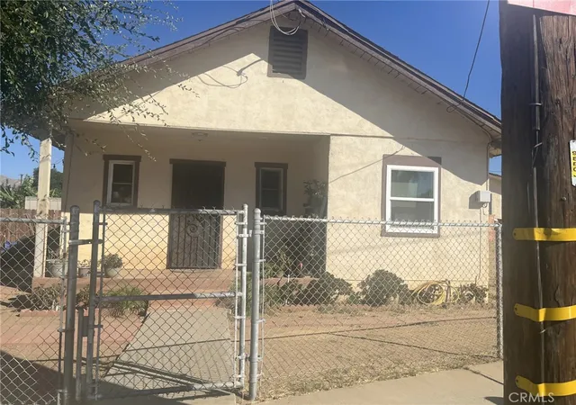 Photo 1 of Sale Pending at 4264 Victoria Ave, Riverside, CA 92507 | MLS# CV26156076 | Listing updated on 2026-09-16