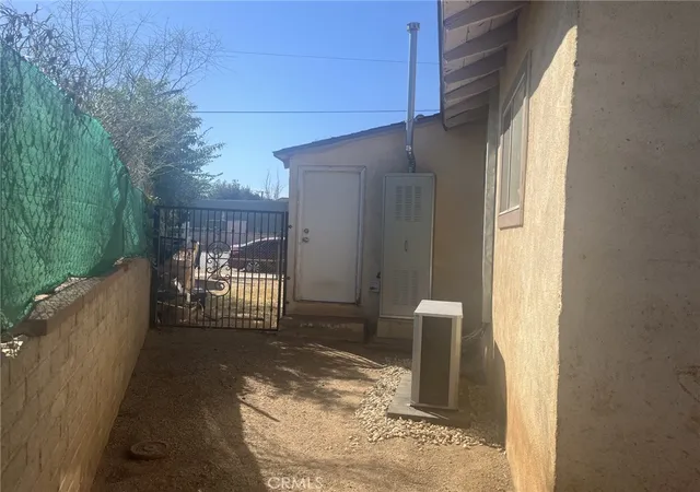 Photo 3 of Sale Pending at 4264 Victoria Ave, Riverside, CA 92507 | MLS# CV26156076 | Listing updated on 2026-09-16