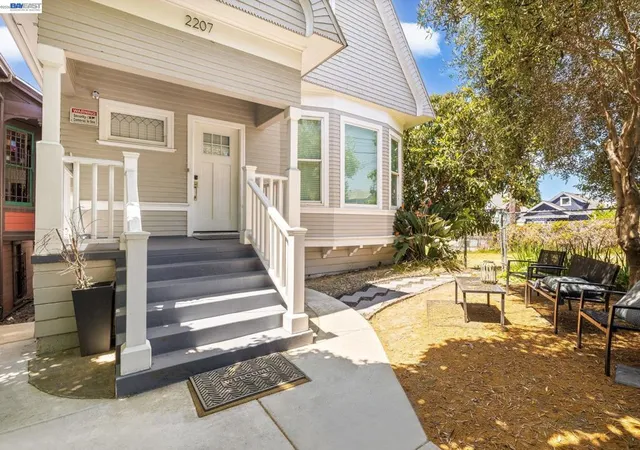 Photo 3 of Single family home for sale at 2207 E 21st Street, Oakland, CA 94606 | MLS# 41141978 | Listing updated on 2026-09-13