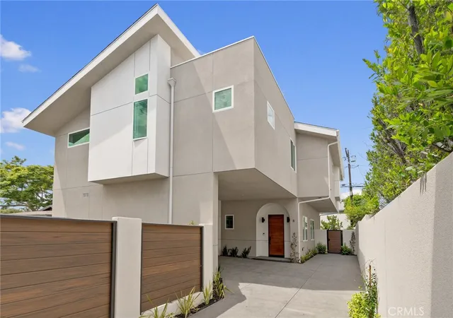 Photo 1 of Townhouse for sale at 2413 Curtis Ave #B, Redondo Beach, CA 90278 | MLS# SB26152258 | Listing updated on 2026-09-18