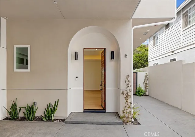 Photo 3 of Townhouse for sale at 2413 Curtis Ave #B, Redondo Beach, CA 90278 | MLS# SB26152258 | Listing updated on 2026-09-18