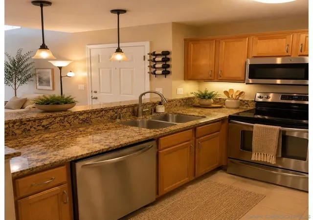 Listing Photo 4 - Condo for sale in building located at 5252 Balboa Arms Dr, San Diego, CA 92117 - Unit #280