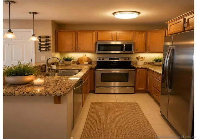 Listing Photo 5 - Condo for sale in building located at 5252 Balboa Arms Dr, San Diego, CA 92117 - Unit #280